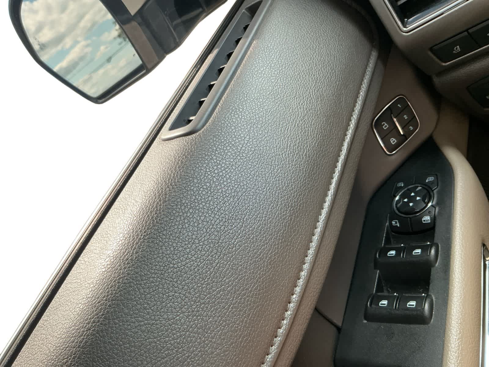 Used 2019 Ford Expedition XLT w/ Equipment Group 202A RWD image 17