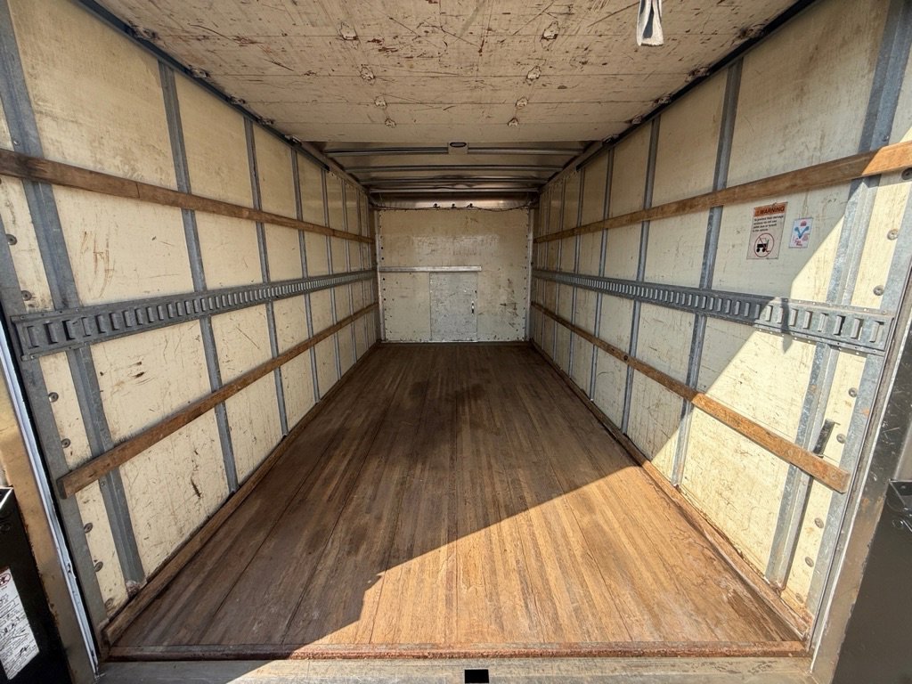 Used 2016 Ford E-350 and Econoline 350 Super Duty image 12