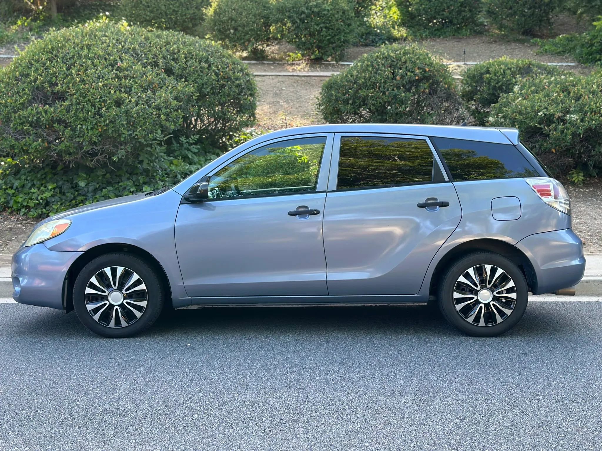 Used 2005 Toyota Matrix FWD image 2