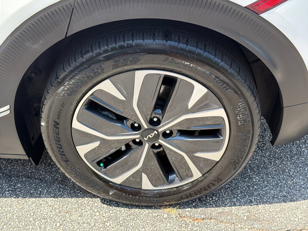 Used 2022 Kia EV6 Light RWD image 19