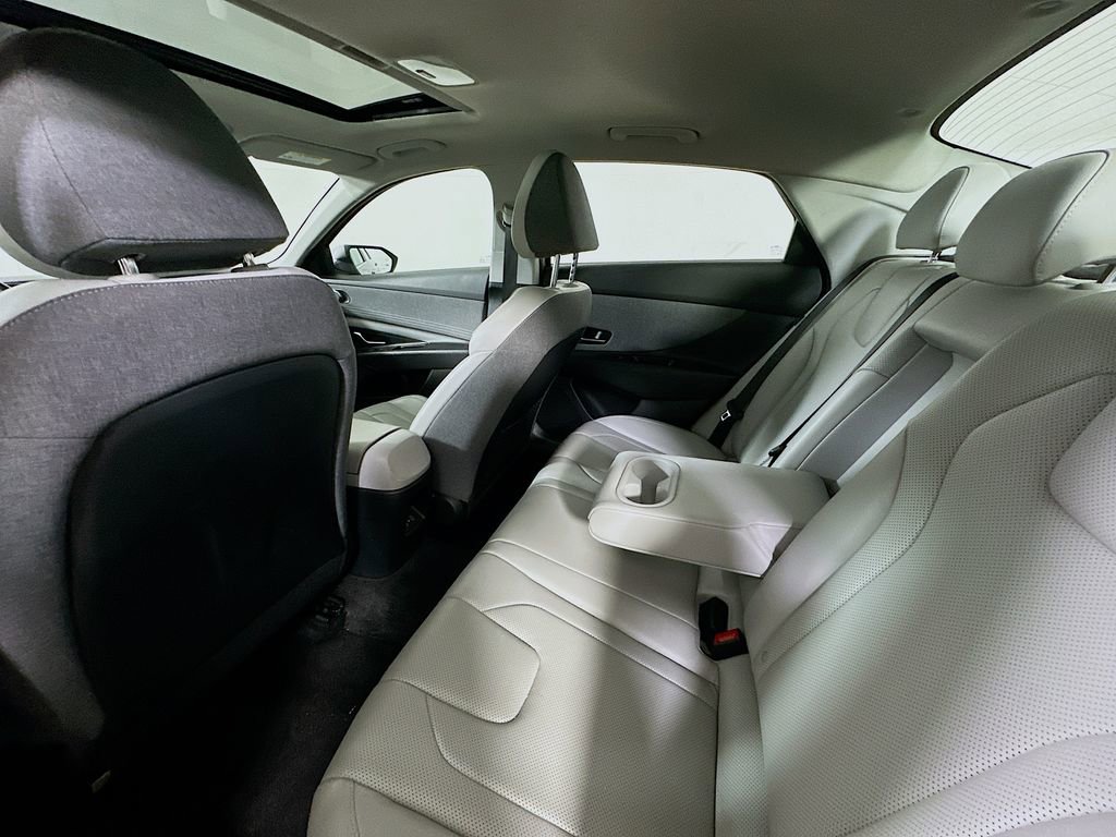 Used 2024 Hyundai Elantra Limited FWD image 13