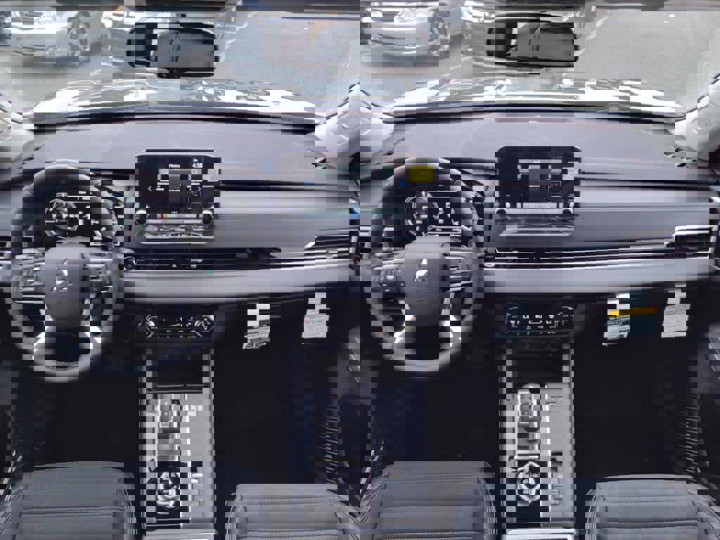 New 2025 Mitsubishi Outlander SE image 6