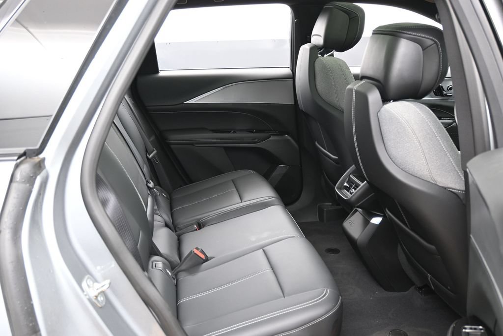 Used 2024 Cadillac Lyriq Tech RWD image 36