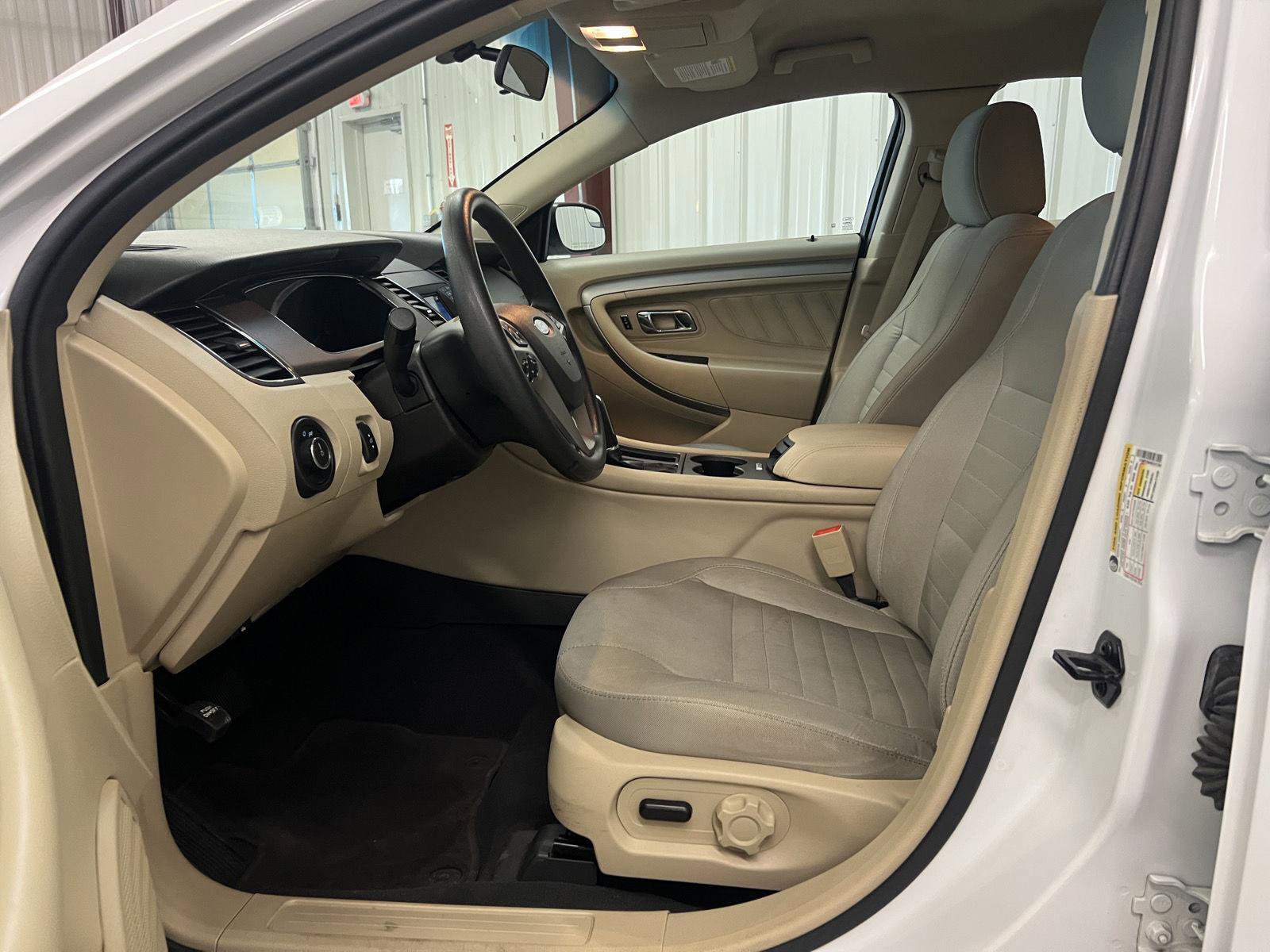 Used 2019 Ford Taurus SE image 17