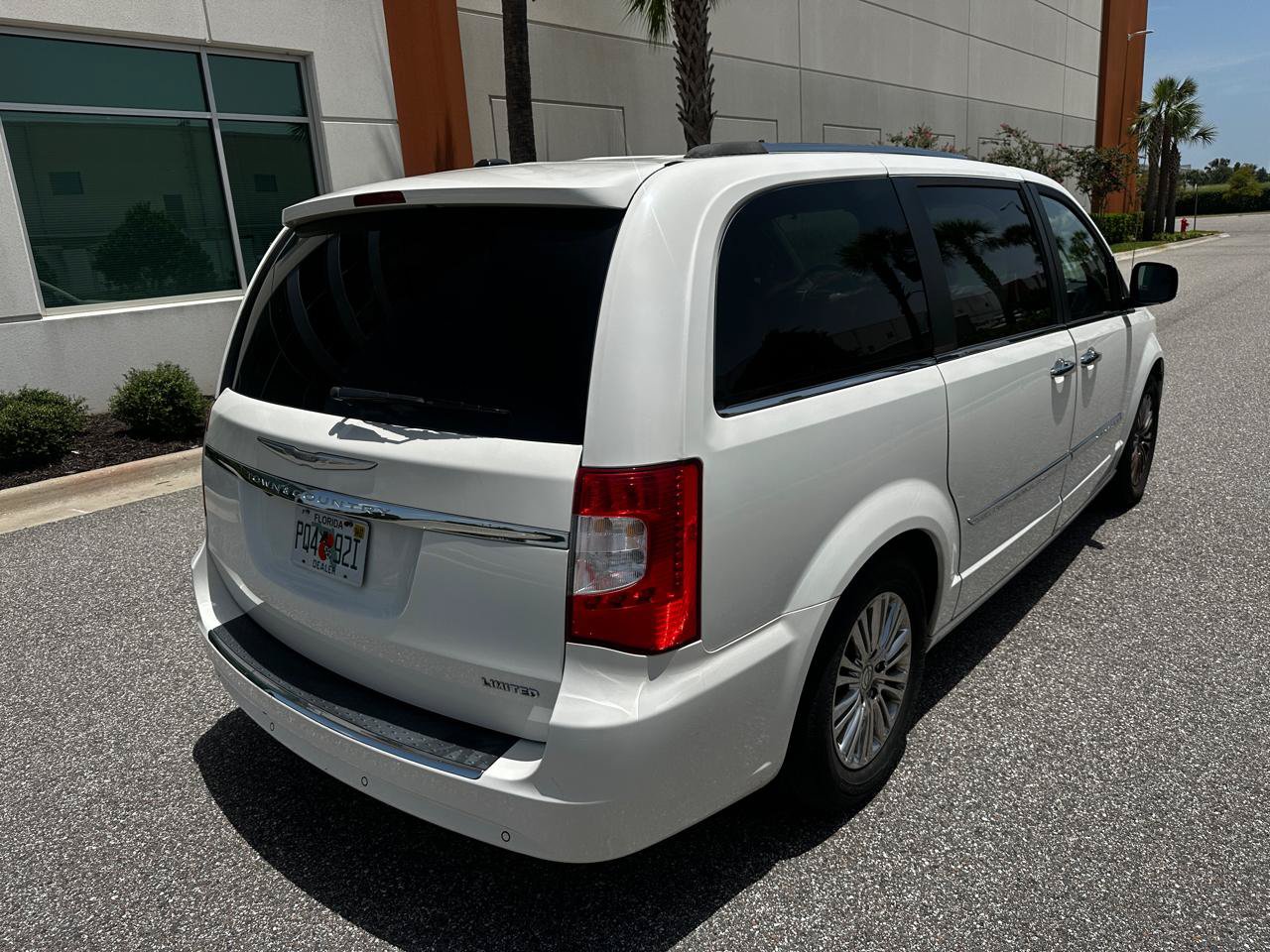 Used 2011 Chrysler Town & Country Limited FWD image 4