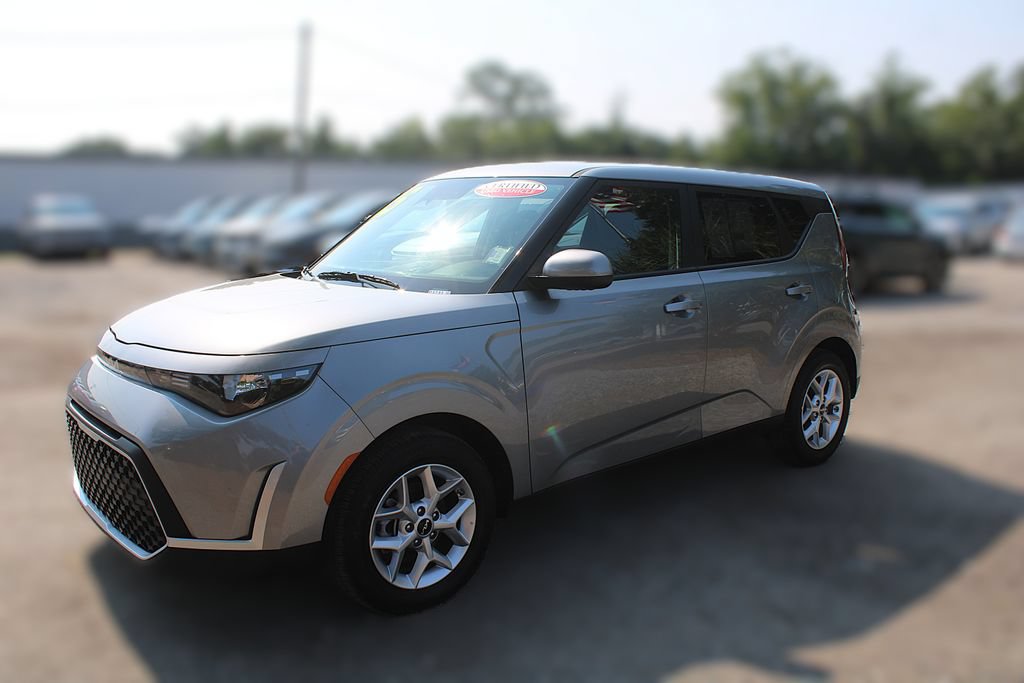 Certified 2025 Kia Soul LX w/ LX Technology Package FWD image 14
