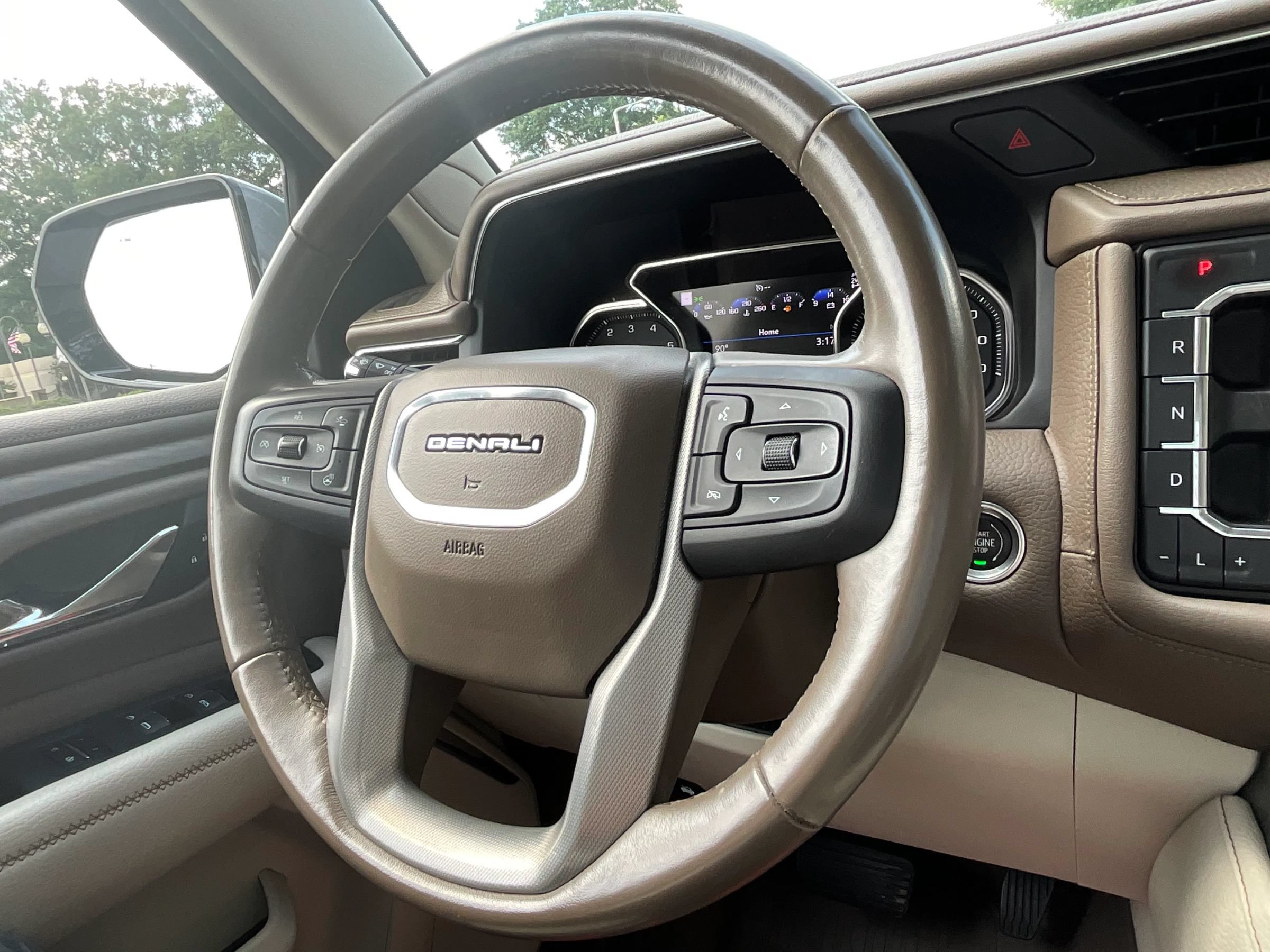 Used 2021 GMC Yukon Denali w/ Denali Premium Package AWD/4WD image 27