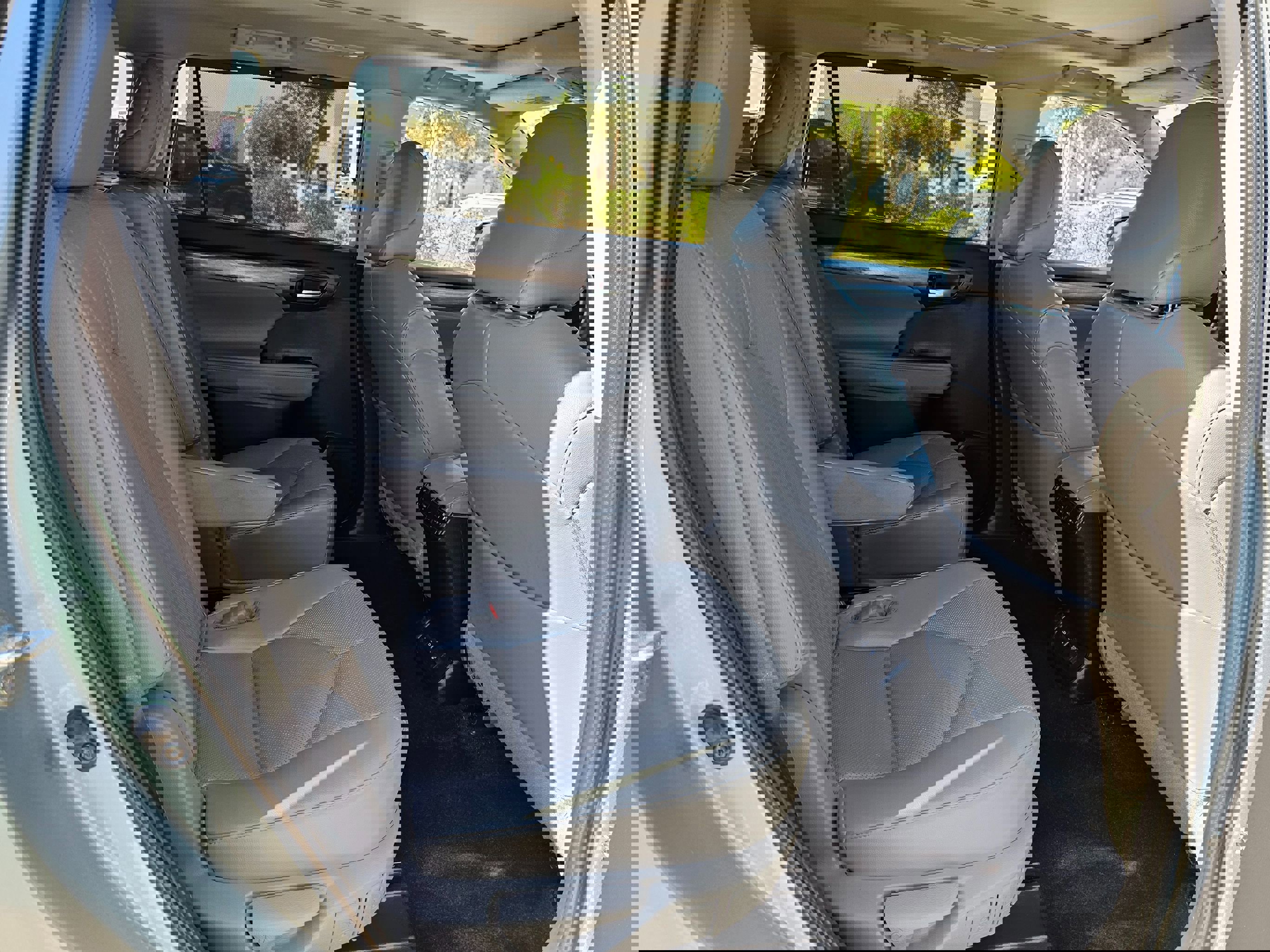 Used 2023 Toyota Highlander Platinum image 25