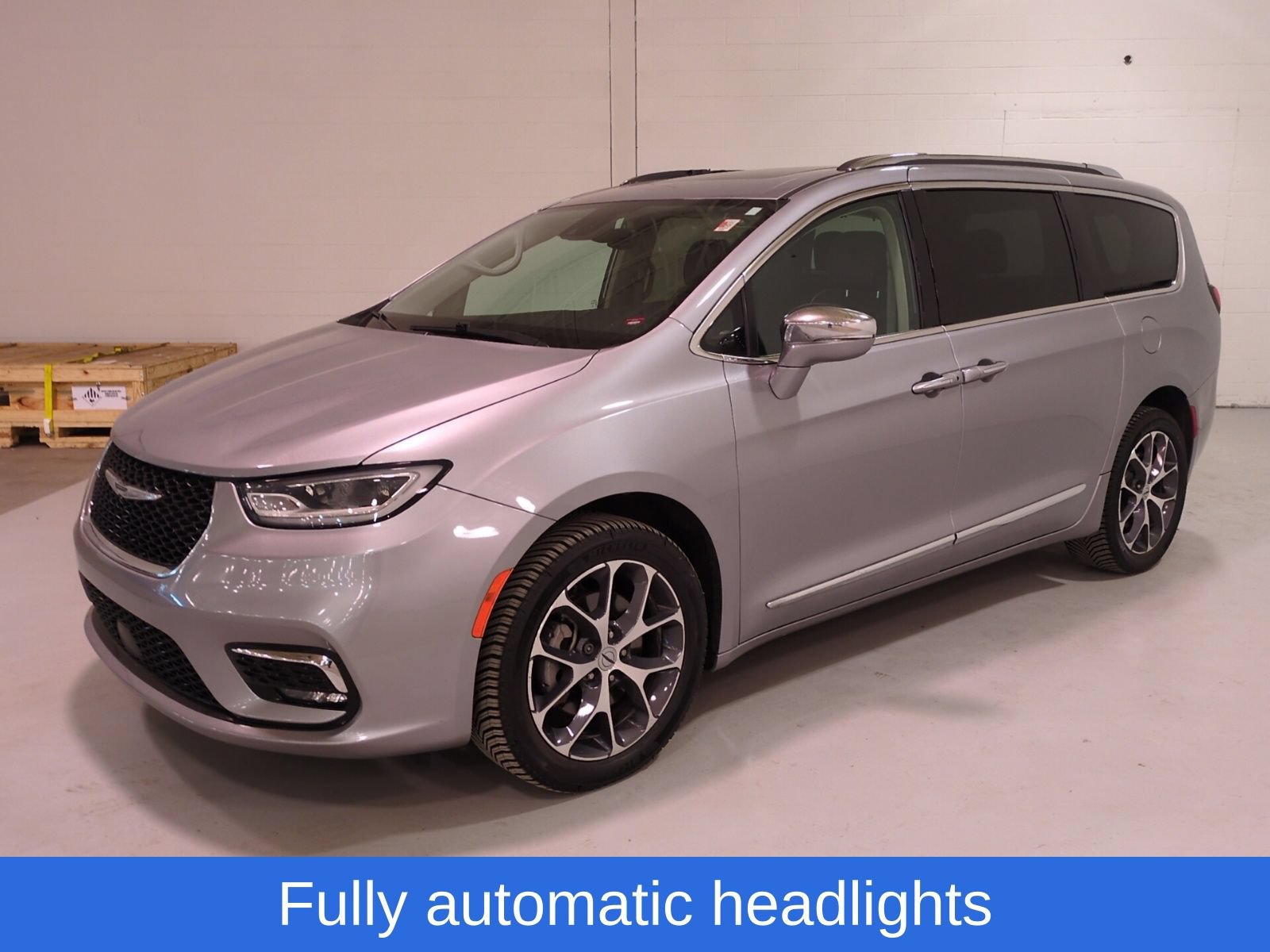 Used 2021 Chrysler Pacifica Limited AWD/4WD image 7