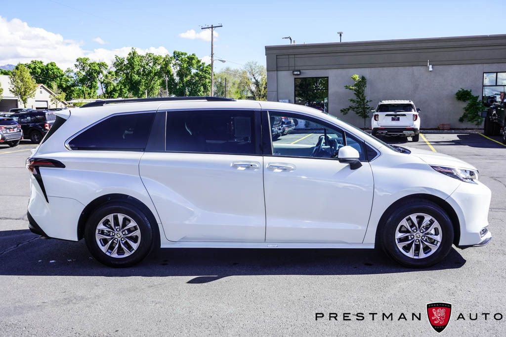 Used 2024 Toyota Sienna XLE AWD/4WD image 23