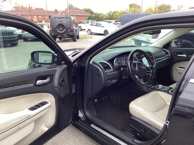 Used 2018 Chrysler 300 Limited image 5