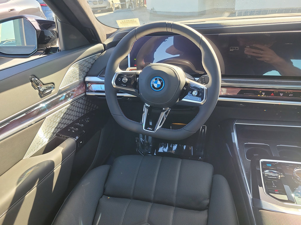 New 2026 BMW i7 M70 w/ Executive Package AWD/4WD image 12