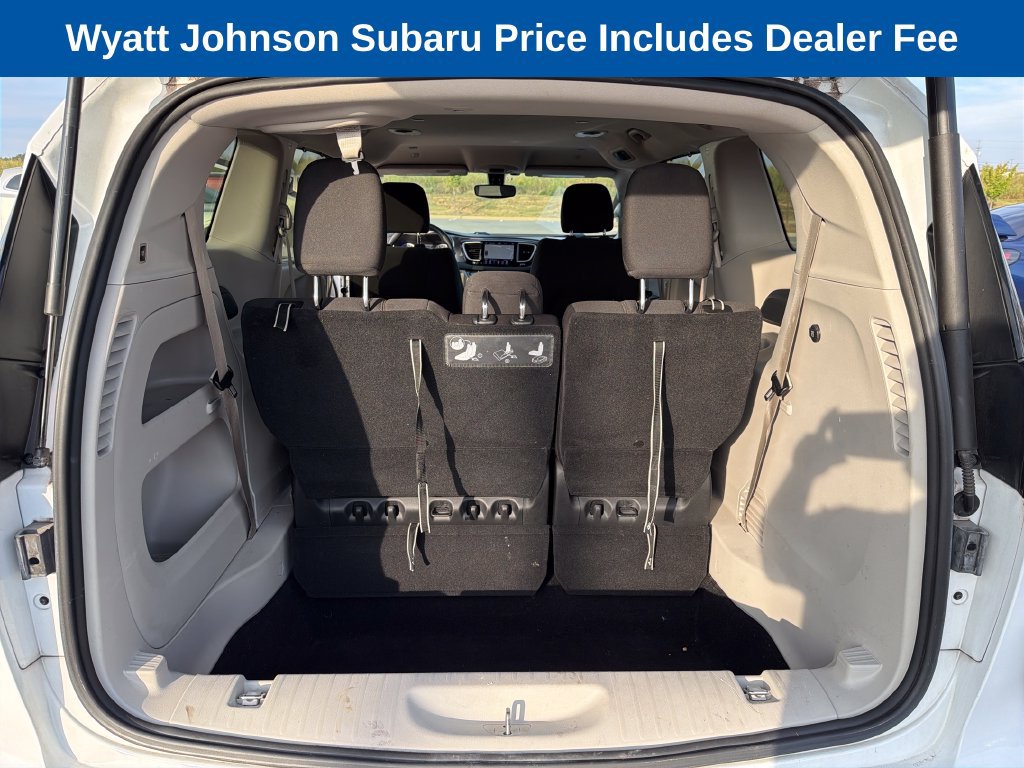 Used 2020 Chrysler Pacifica Touring FWD image 36