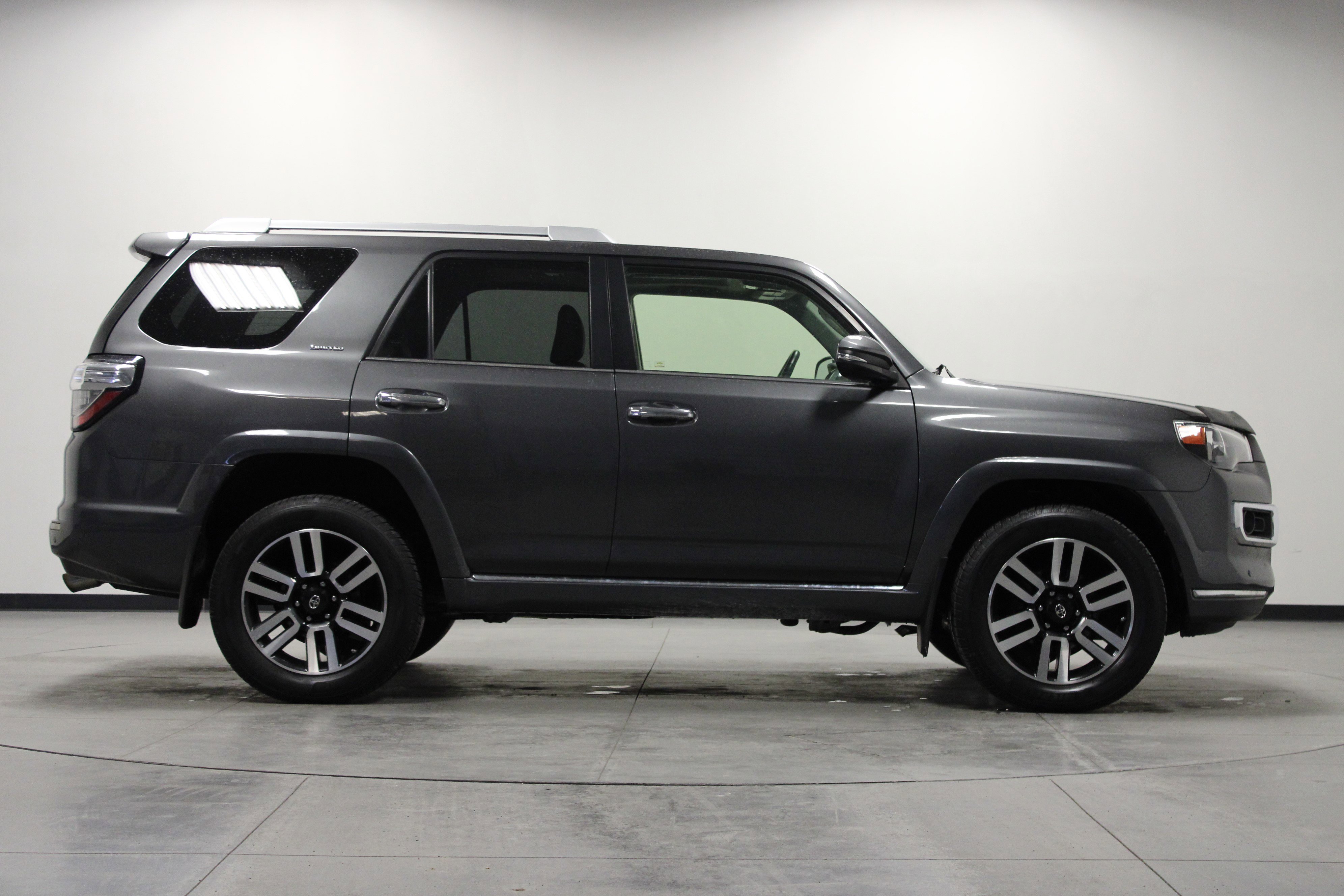 Used 2017 Toyota 4Runner Limited image 3