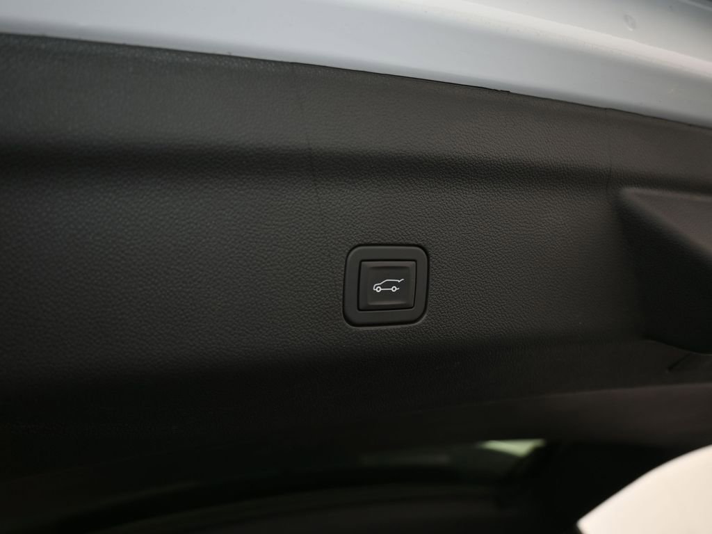 Used 2024 Chevrolet Suburban Z71 image 45