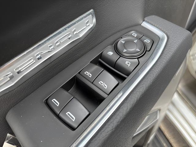 Used 2025 GMC Sierra 1500 Denali AWD/4WD image 16