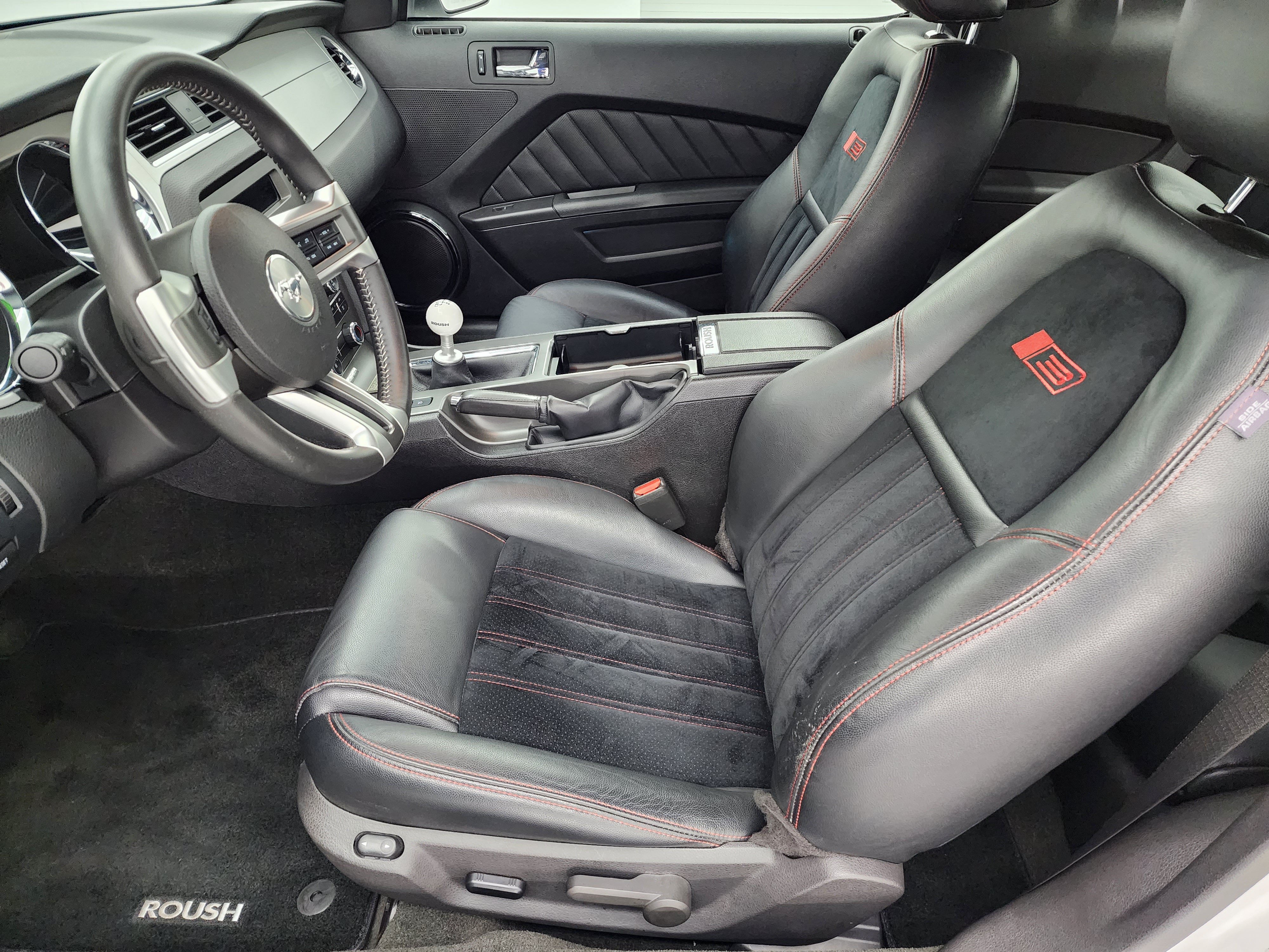 Used 2012 Ford Mustang GT Premium w/ HID Headlamps & Security Pkg RWD image 8