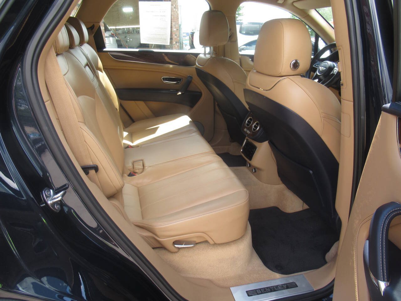 Used 2018 Bentley Bentayga AWD/4WD image 13