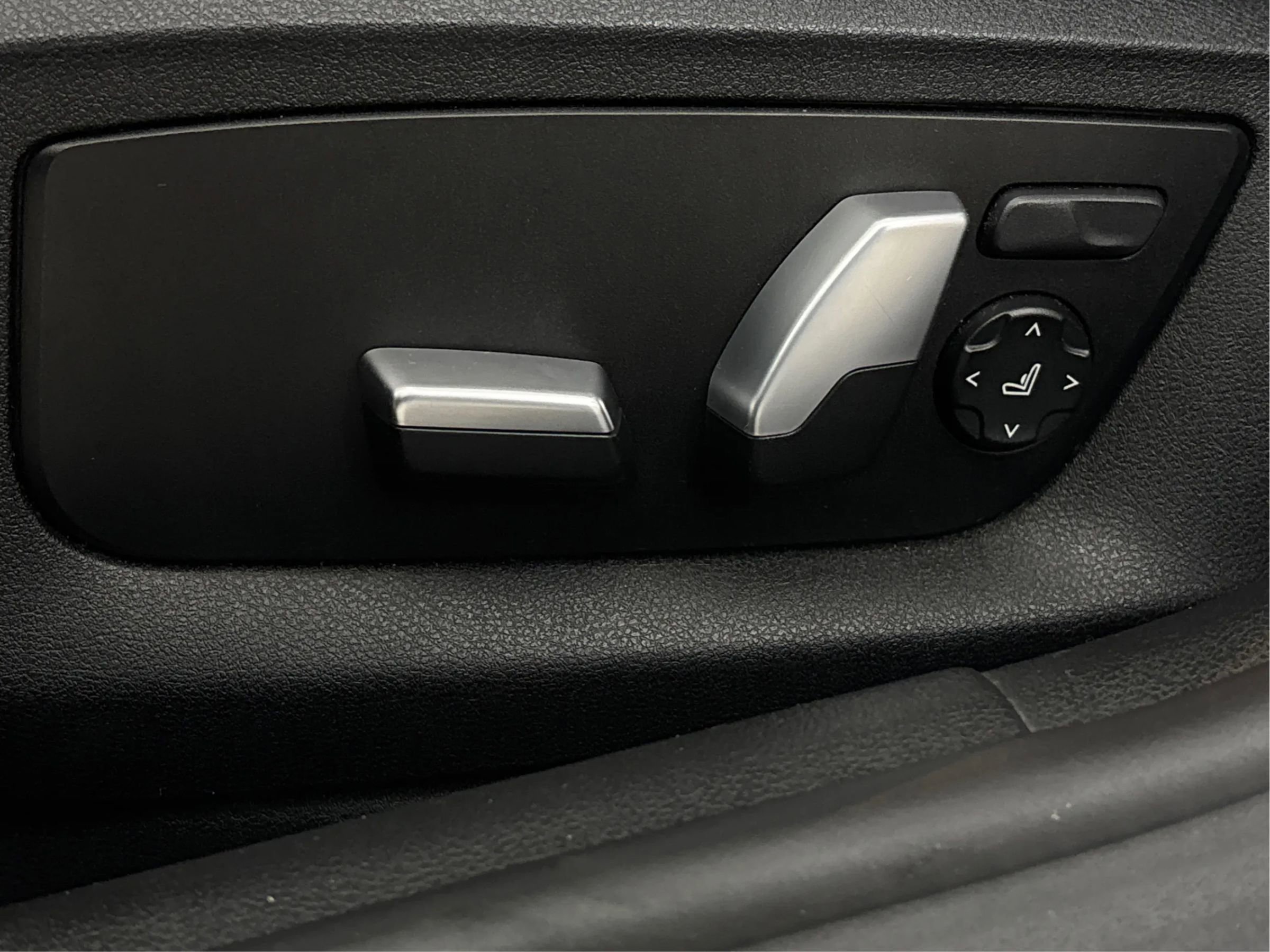 Used 2018 BMW 530e xDrive image 25