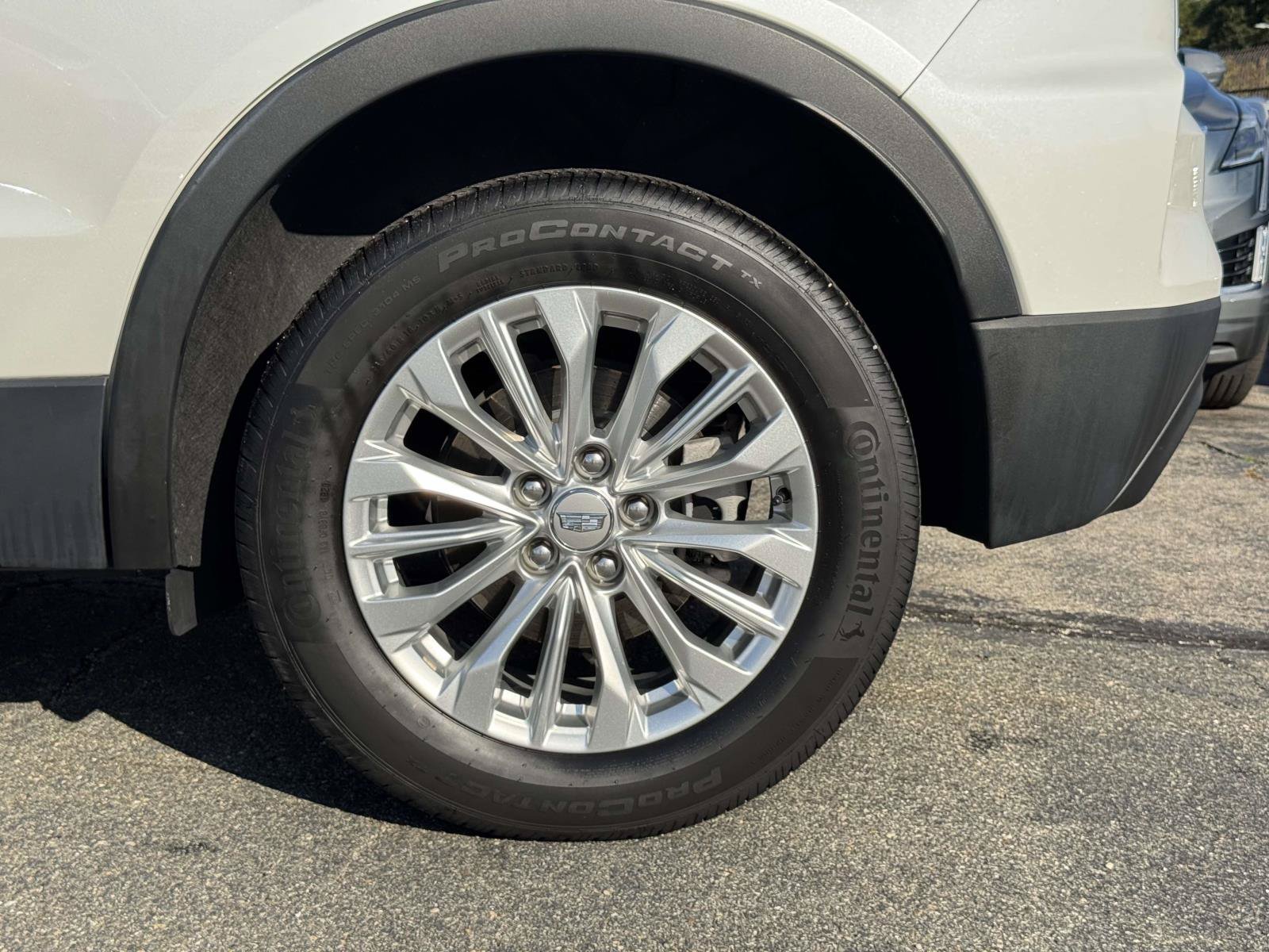 Certified 2024 Cadillac XT4 Luxury w/ Cold Weather Package AWD/4WD image 8