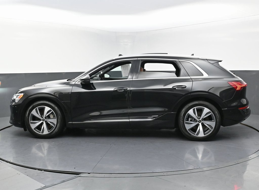 Used 2024 Audi Q8 e-tron Premium Plus image 8