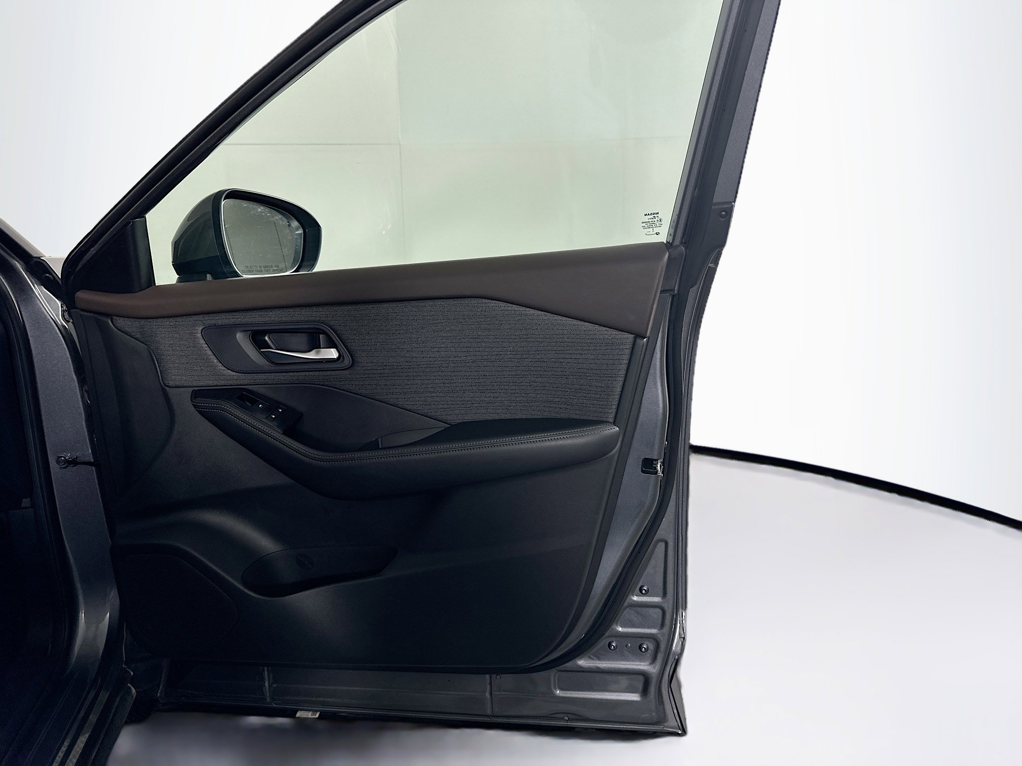 Used 2023 Nissan Rogue SV image 30