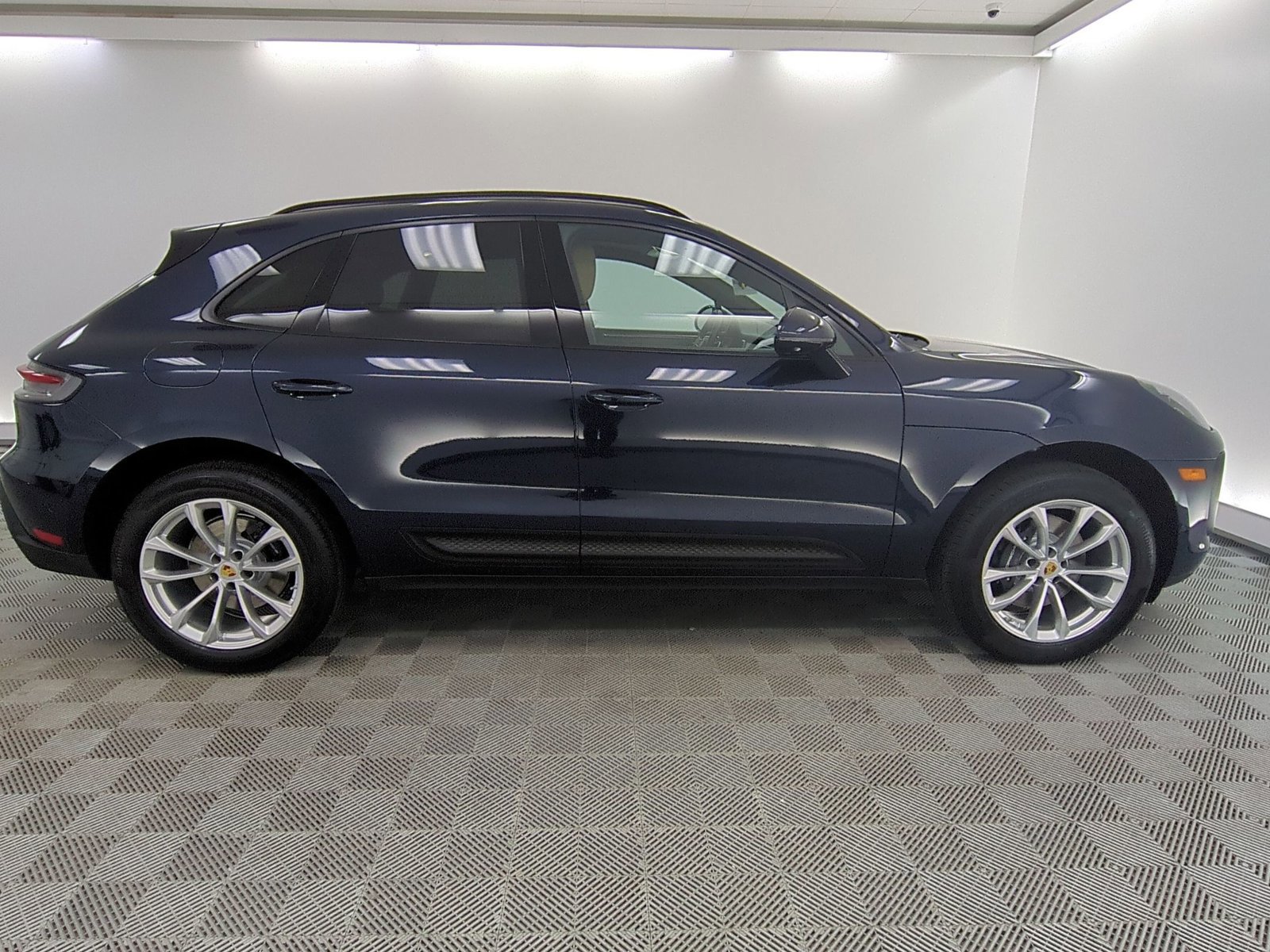 Certified 2023 Porsche Macan Turbo image 8
