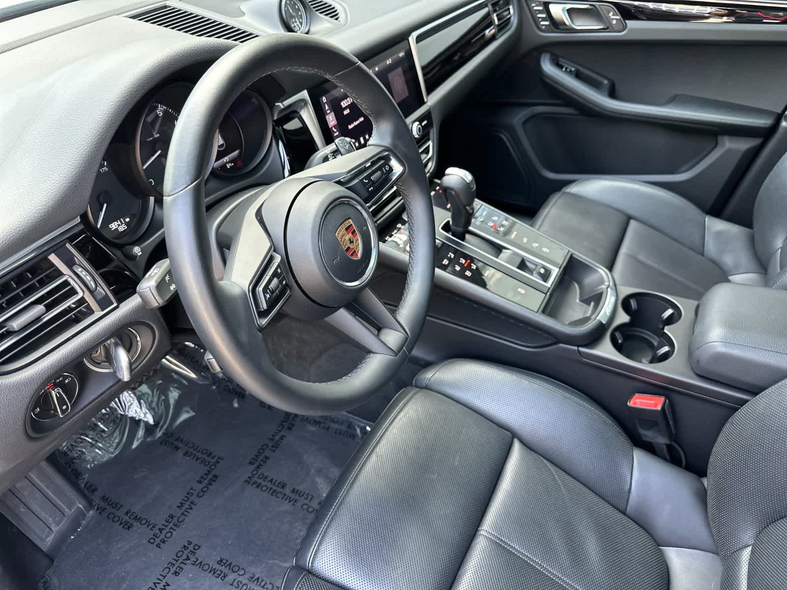 Certified 2023 Porsche Macan AWD/4WD image 4