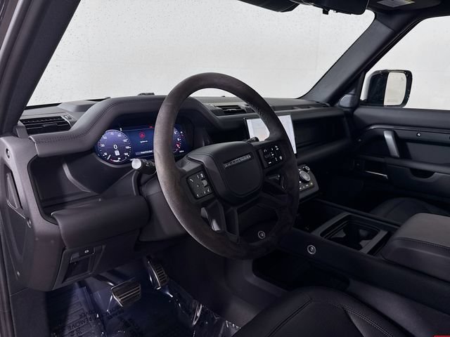 Certified 2024 Land Rover Defender 110 V8 AWD/4WD image 9
