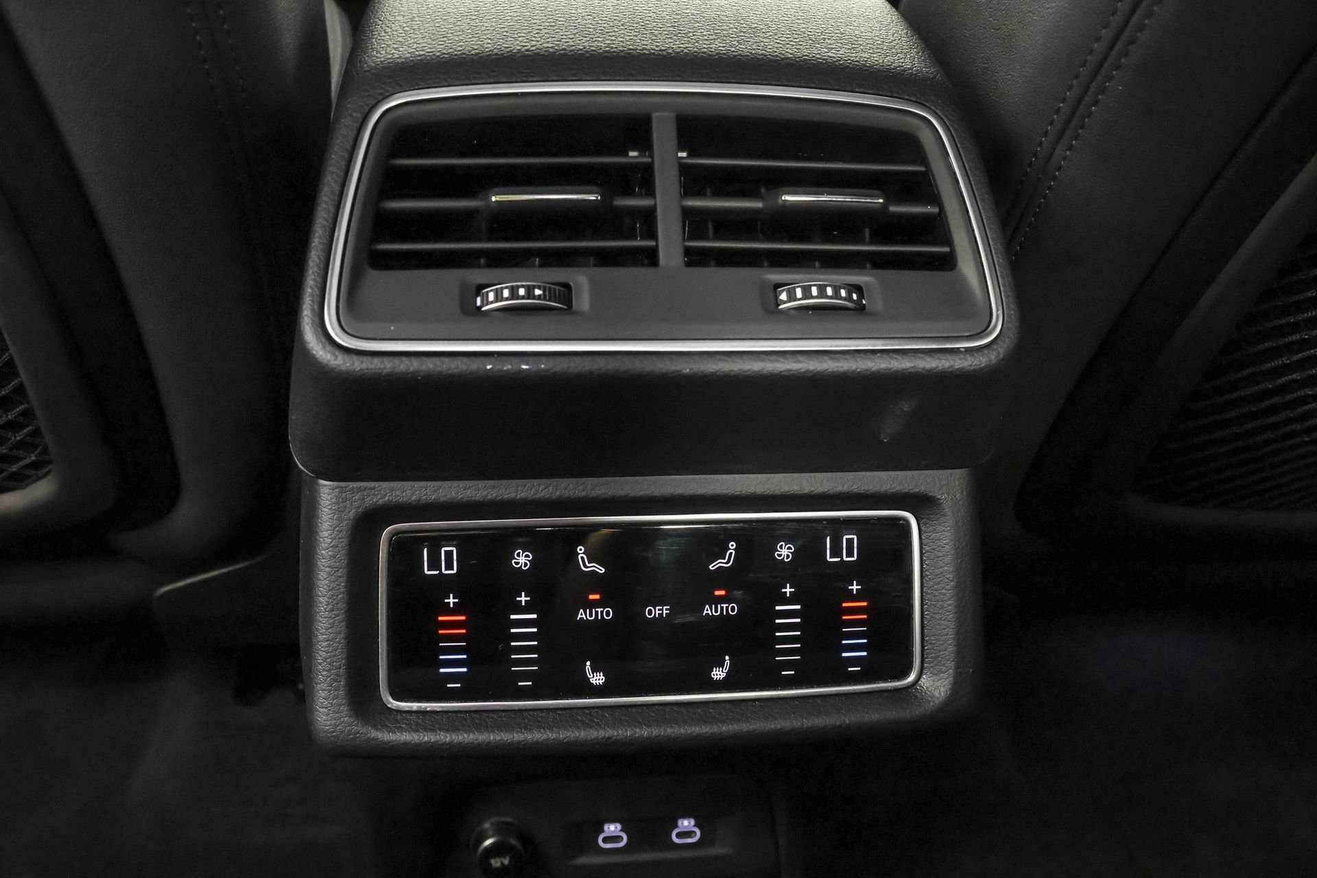 Used 2024 Audi Q8 e-tron Premium Plus w/ Premium Plus Package AWD/4WD image 39