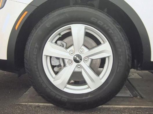 Used 2025 Kia Sorento LX image 10