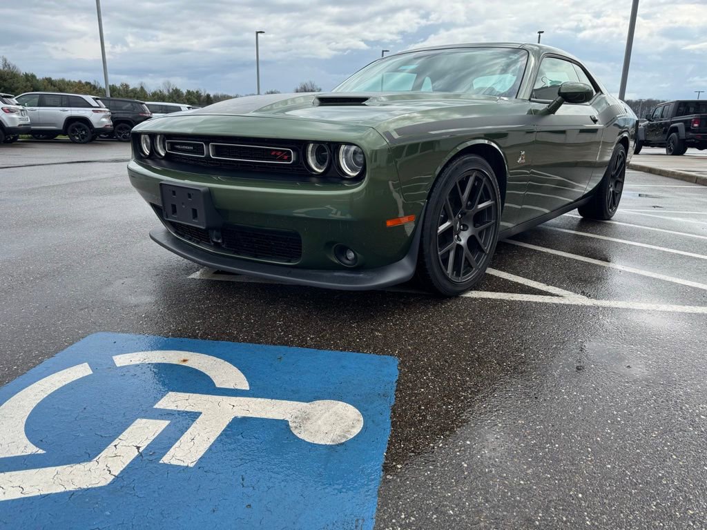 Used 2018 Dodge Challenger R/T Scat Pack w/ Leather Interior Group RWD image 7