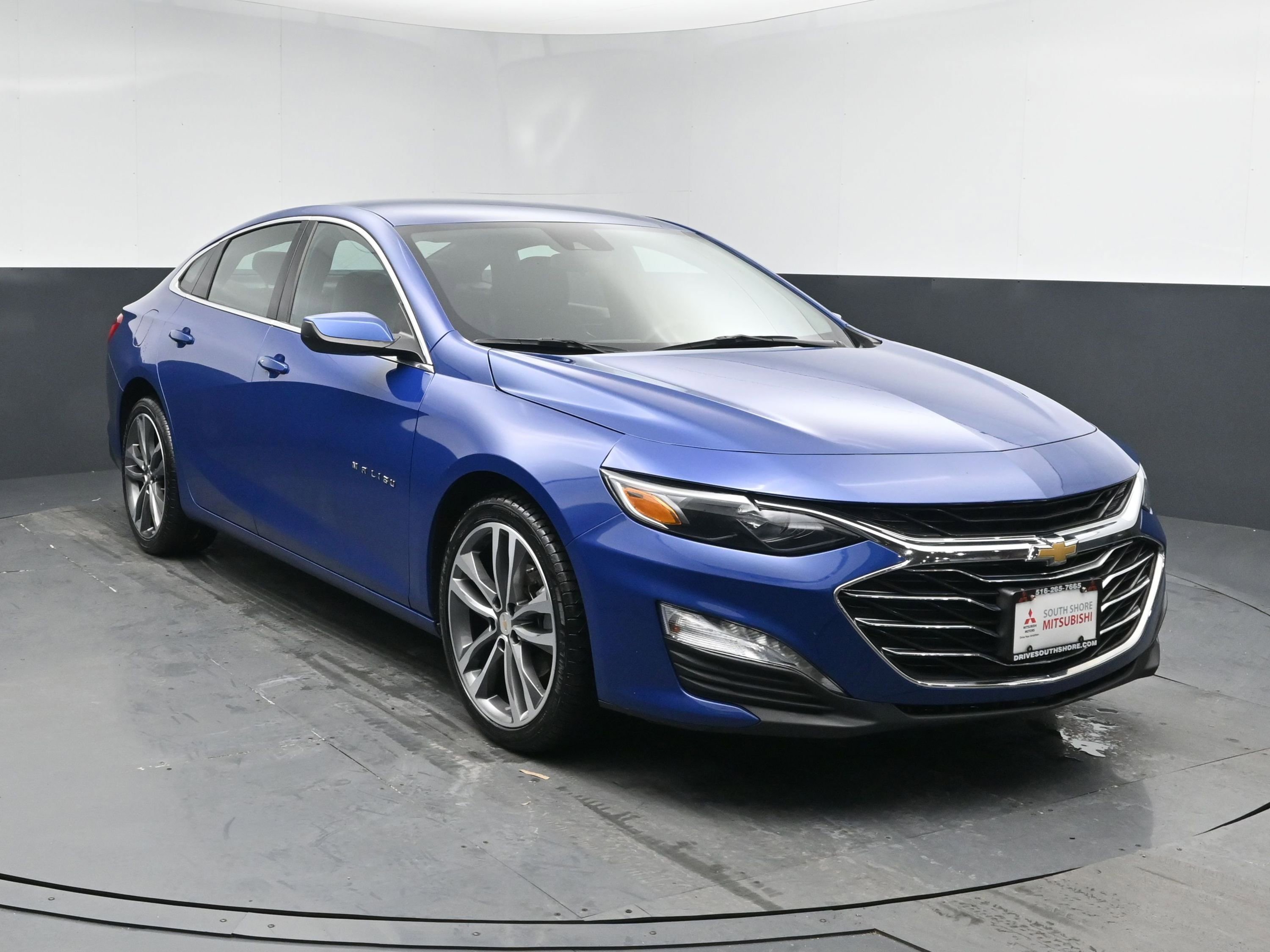 Used 2023 Chevrolet Malibu LT image 2