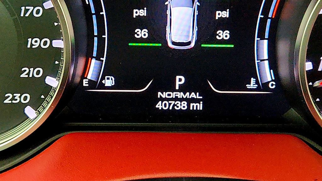 Used 2022 Maserati Levante Trofeo image 16