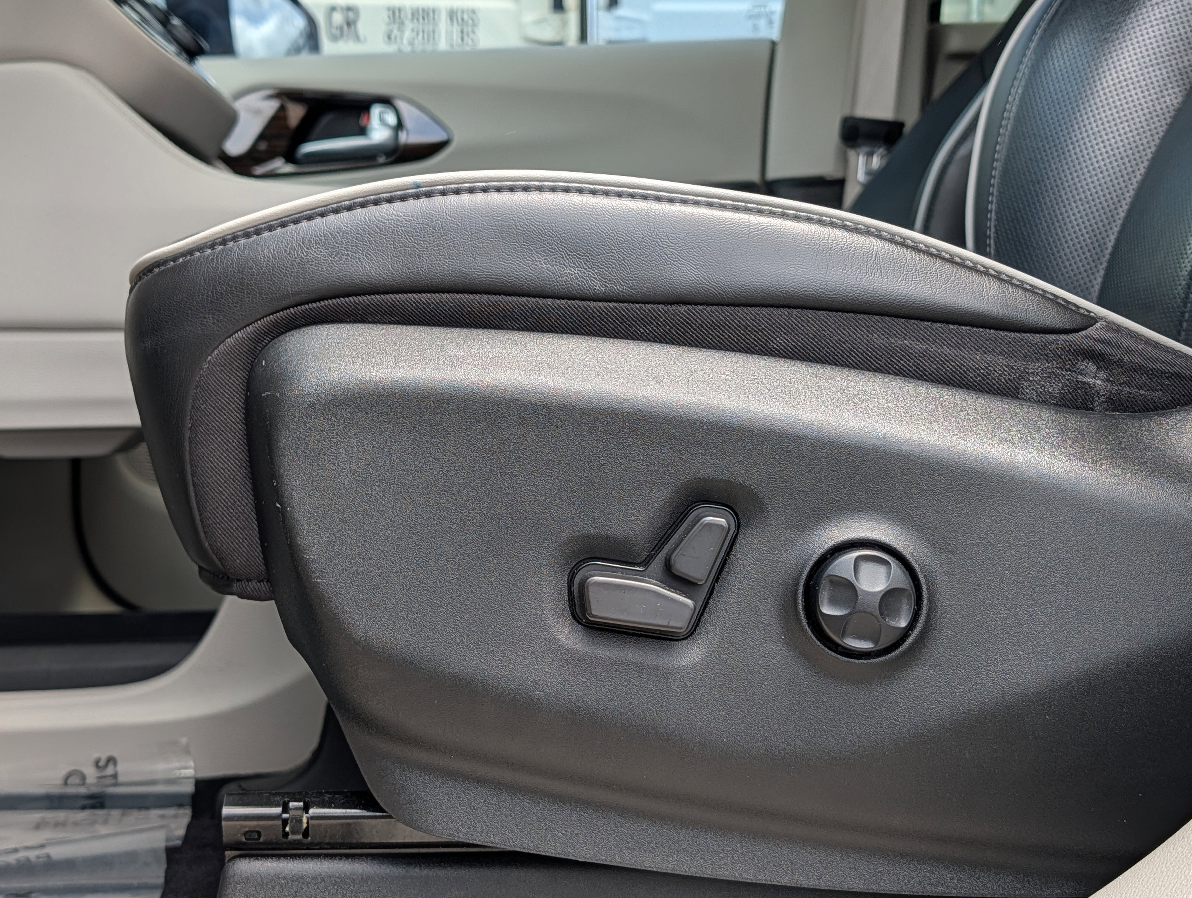 Used 2022 Chrysler Pacifica Limited FWD image 24