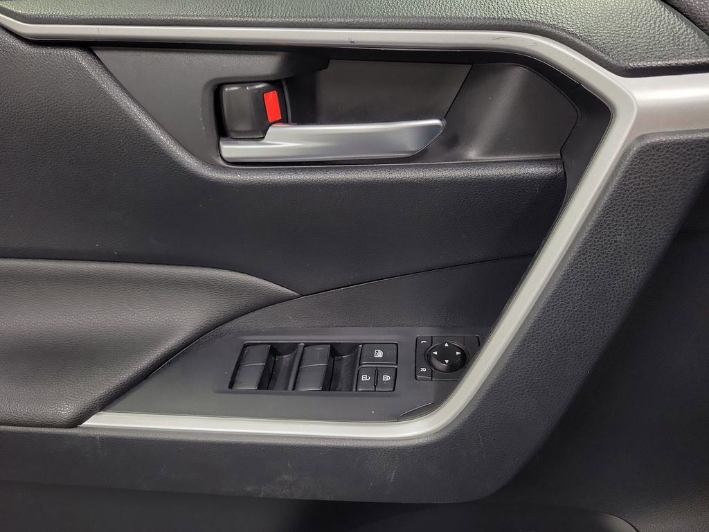 Used 2019 Toyota RAV4 XLE image 21