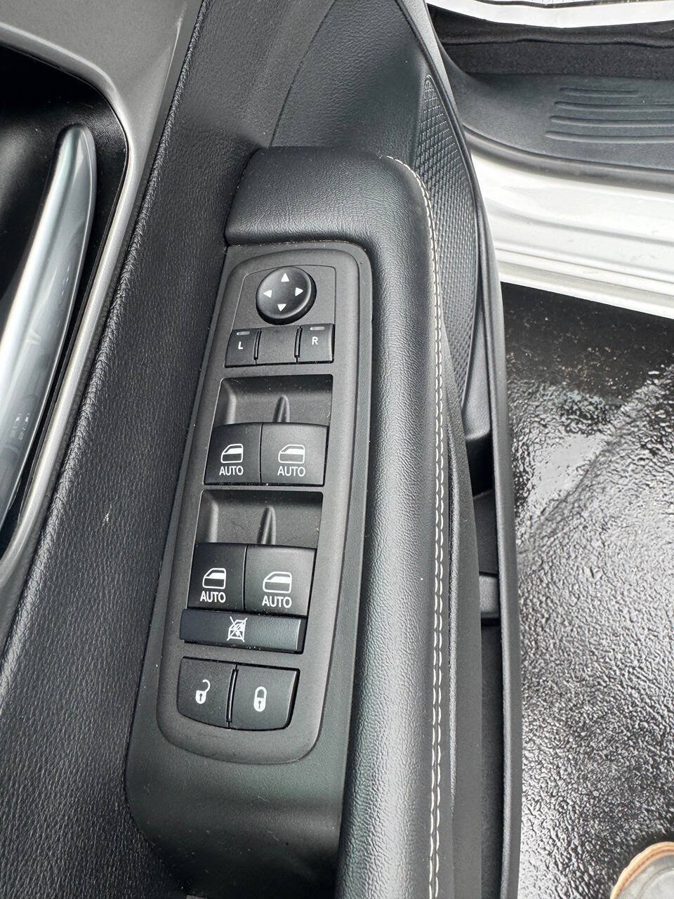 Used 2025 Chrysler Pacifica Select FWD image 21