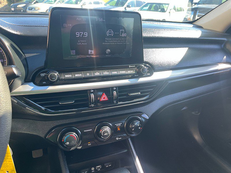 Used 2020 Kia Forte LXS FWD image 28
