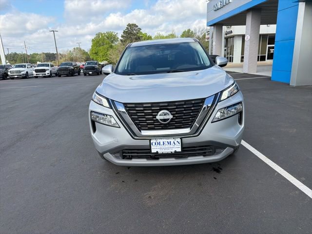 Used 2023 Nissan Rogue SV image 2