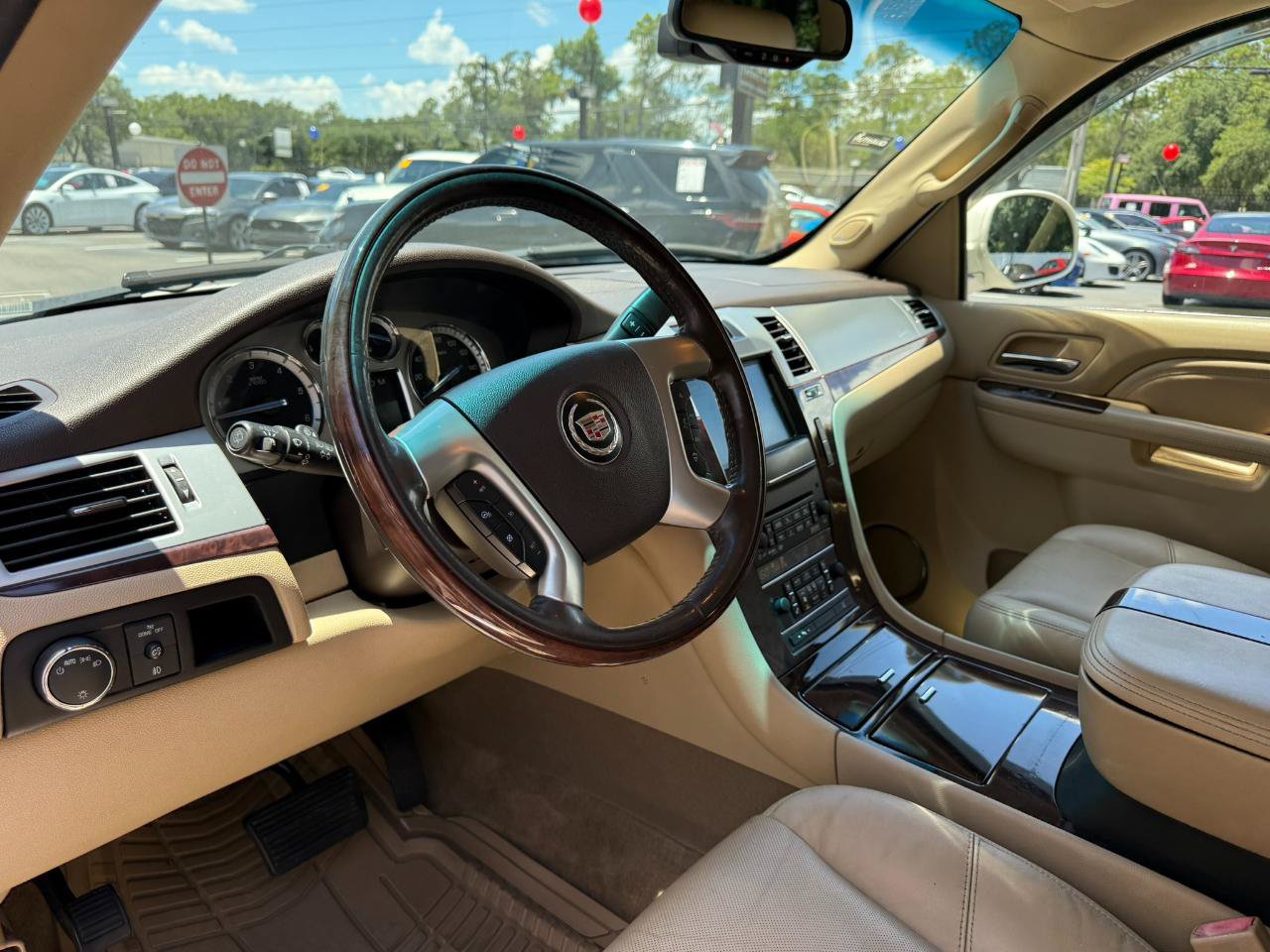 Used 2011 Cadillac Escalade Premium AWD/4WD image 30