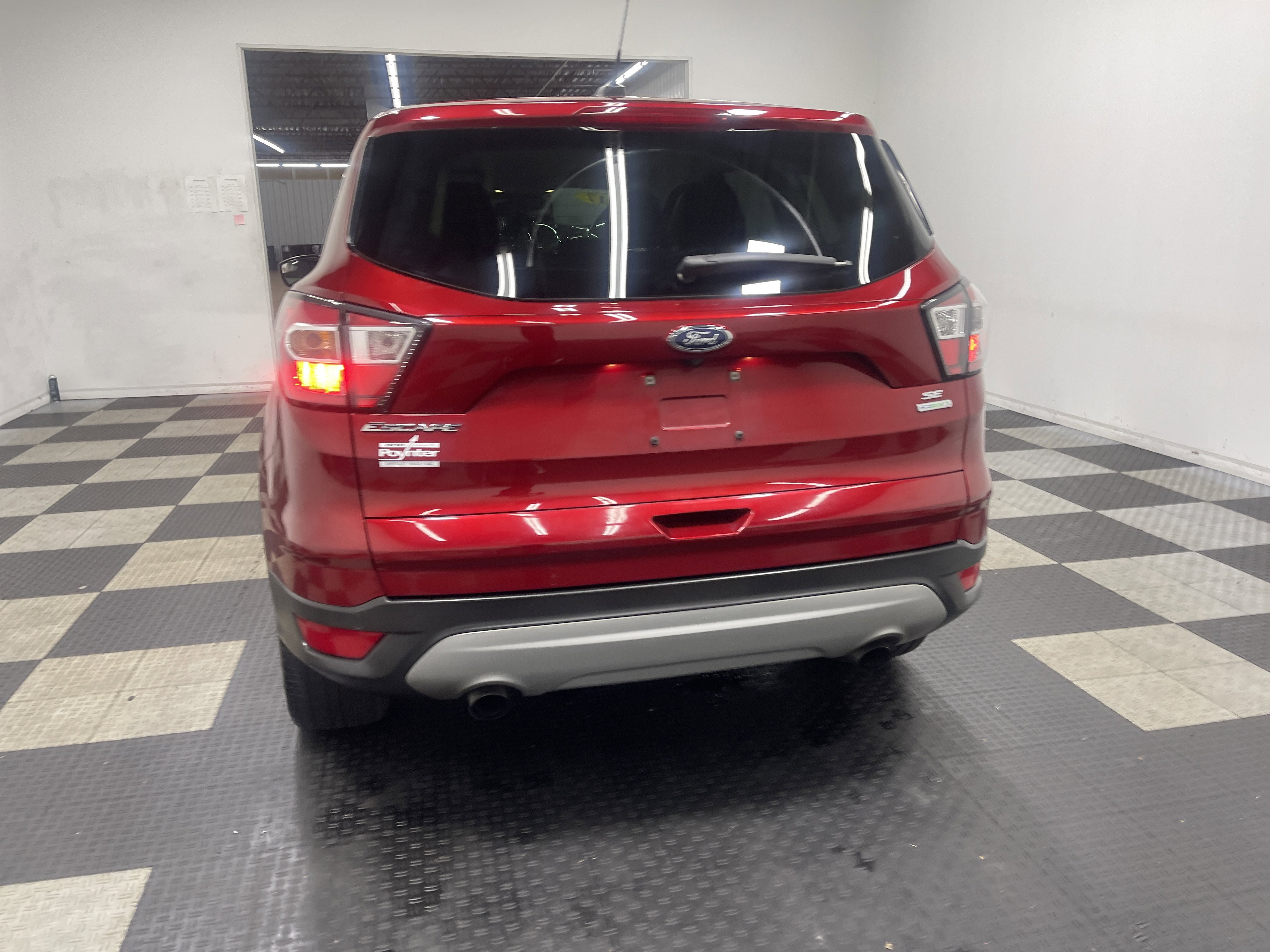 Used 2017 Ford Escape SE image 3