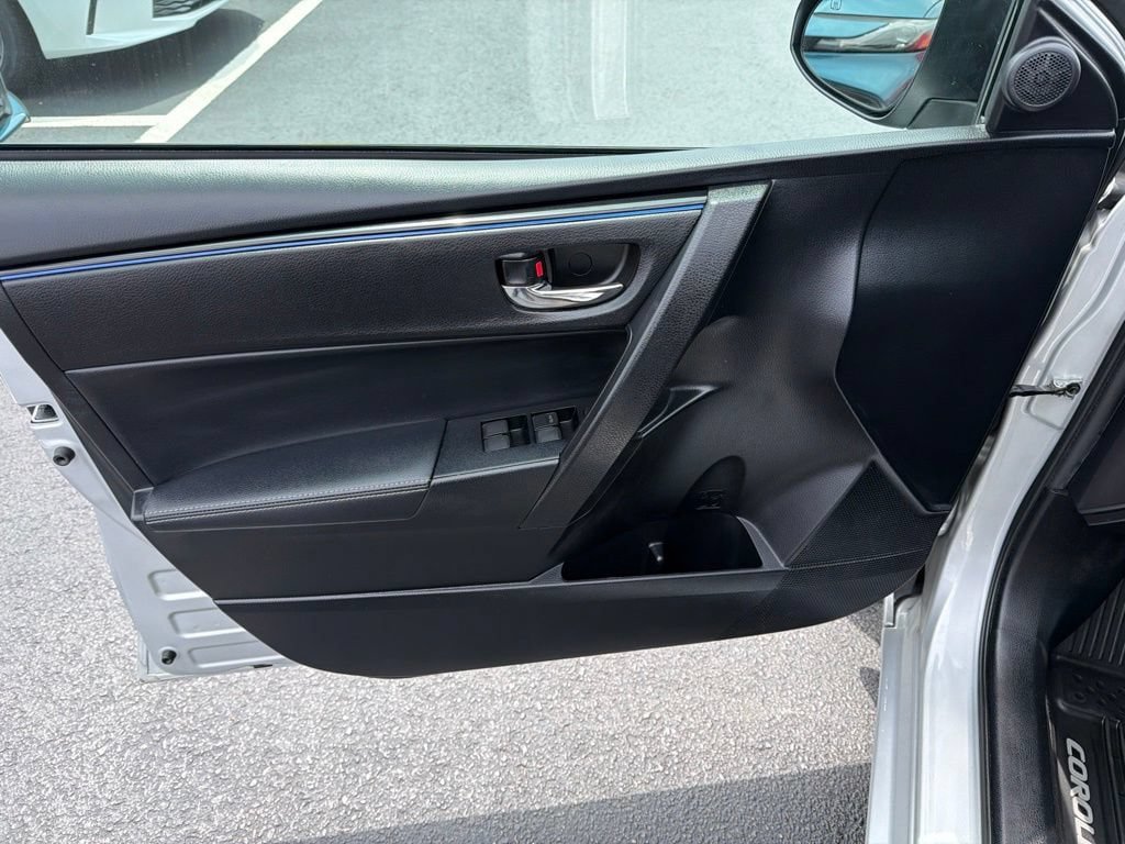 Used 2017 Toyota Corolla SE w/ Carpet Mat Package (TMS) FWD image 18