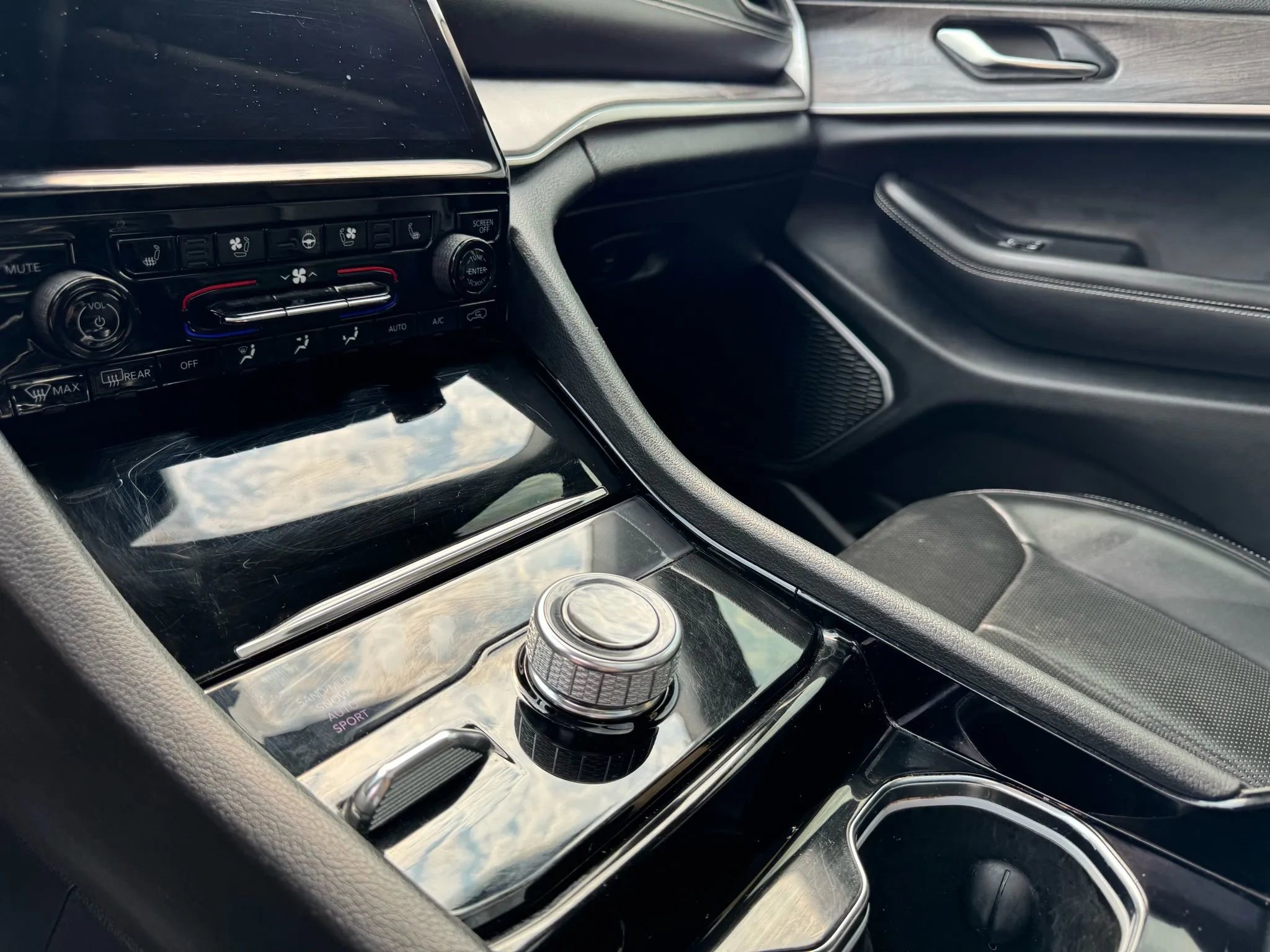 Used 2021 Jeep Grand Cherokee L Limited w/ Luxury Tech Group II image 22