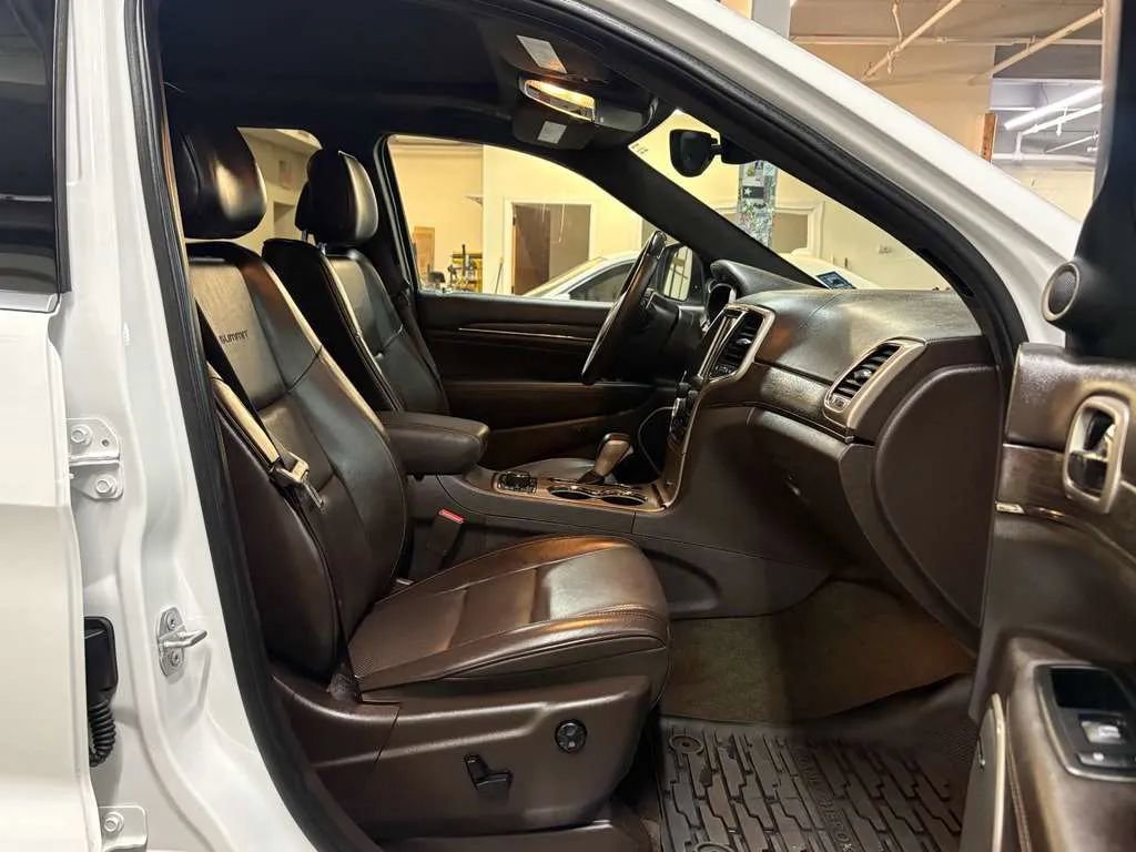 Used 2017 Jeep Grand Cherokee Summit w/ Platinum Series Group AWD/4WD image 20