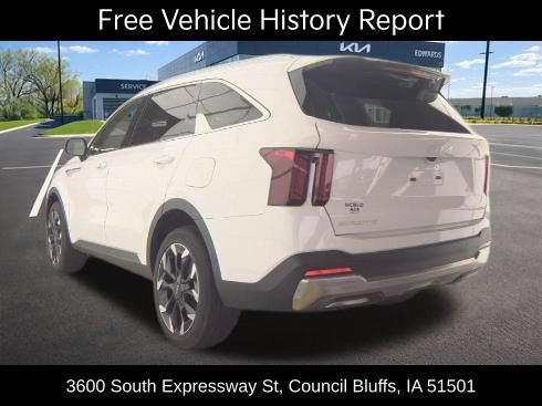Used 2025 Kia Sorento EX w/ Panoramic Sunroof Package AWD/4WD image 3
