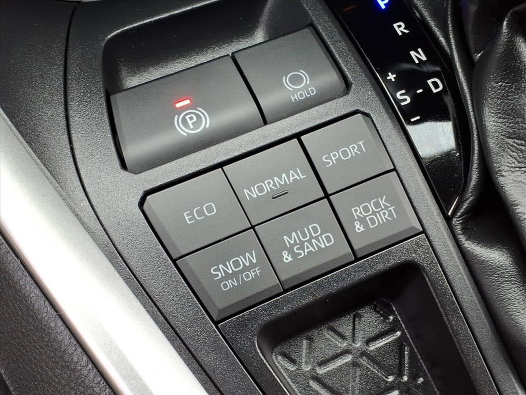 Used 2021 Toyota RAV4 XLE w/ Convenience Package image 22