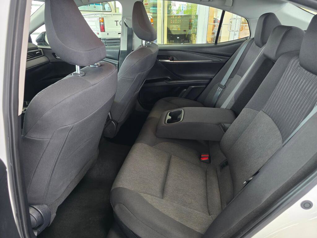 Used 2025 Toyota Camry LE FWD image 38