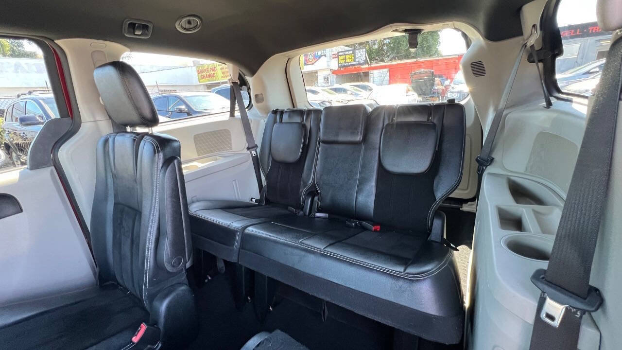 Used 2017 Dodge Grand Caravan SXT FWD image 22