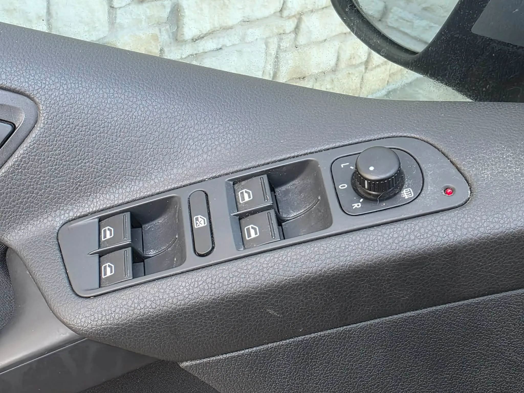 Used 2013 Volkswagen Tiguan S FWD image 25