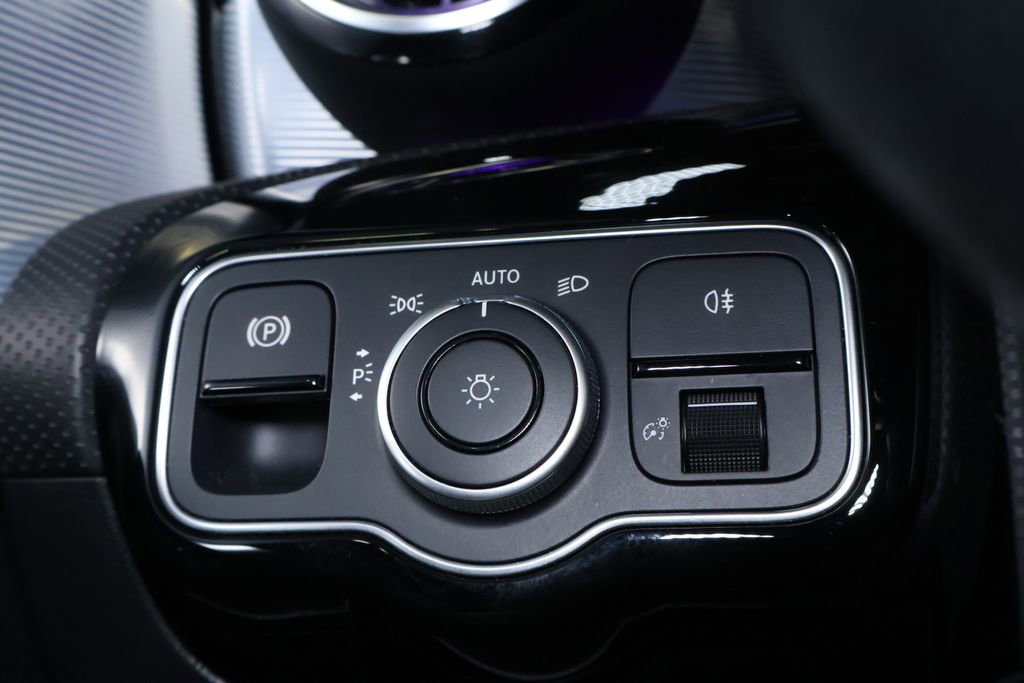 Used 2022 Mercedes-Benz A 220 4MATIC w/ Premium Package Lite image 27